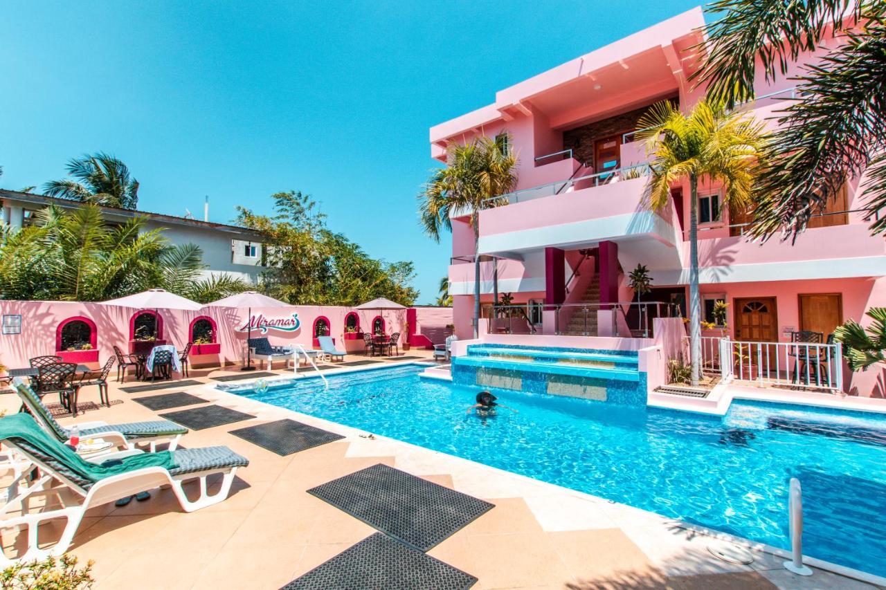 Miramar Suites Placencia Екстериор снимка