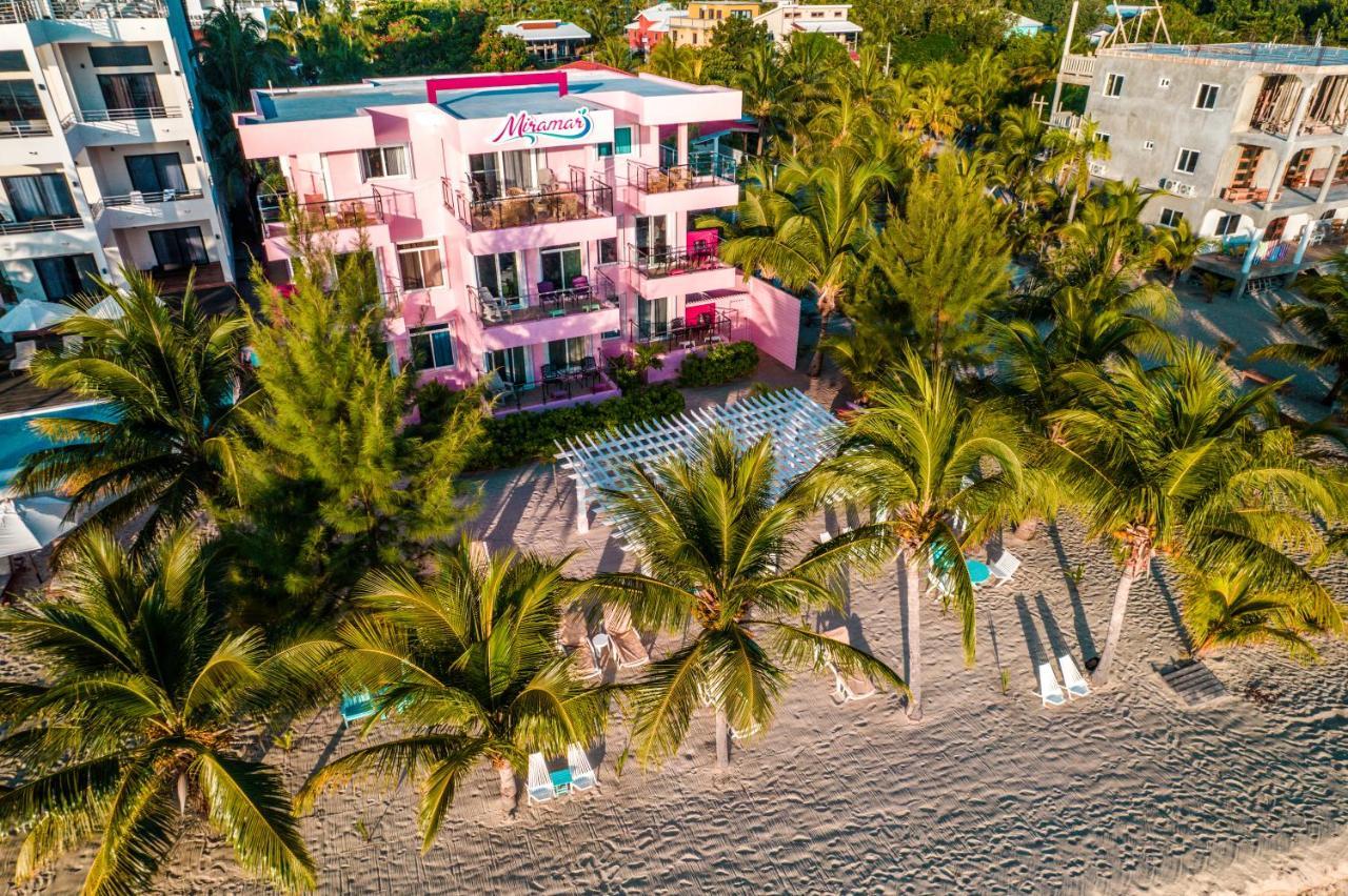 Miramar Suites Placencia Екстериор снимка
